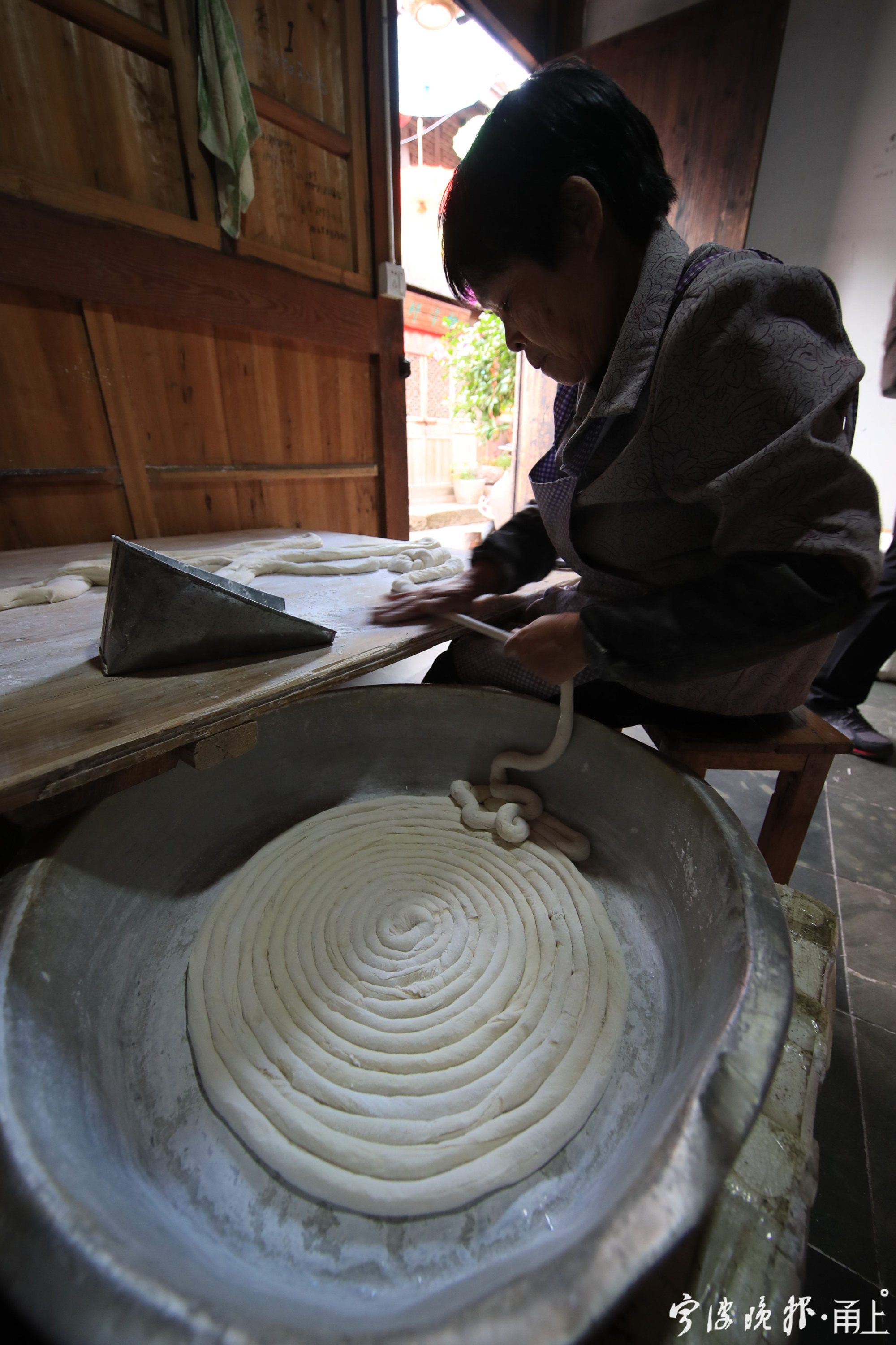 前童老街那飘香的垂面,是她坚守了半个多世纪的味道