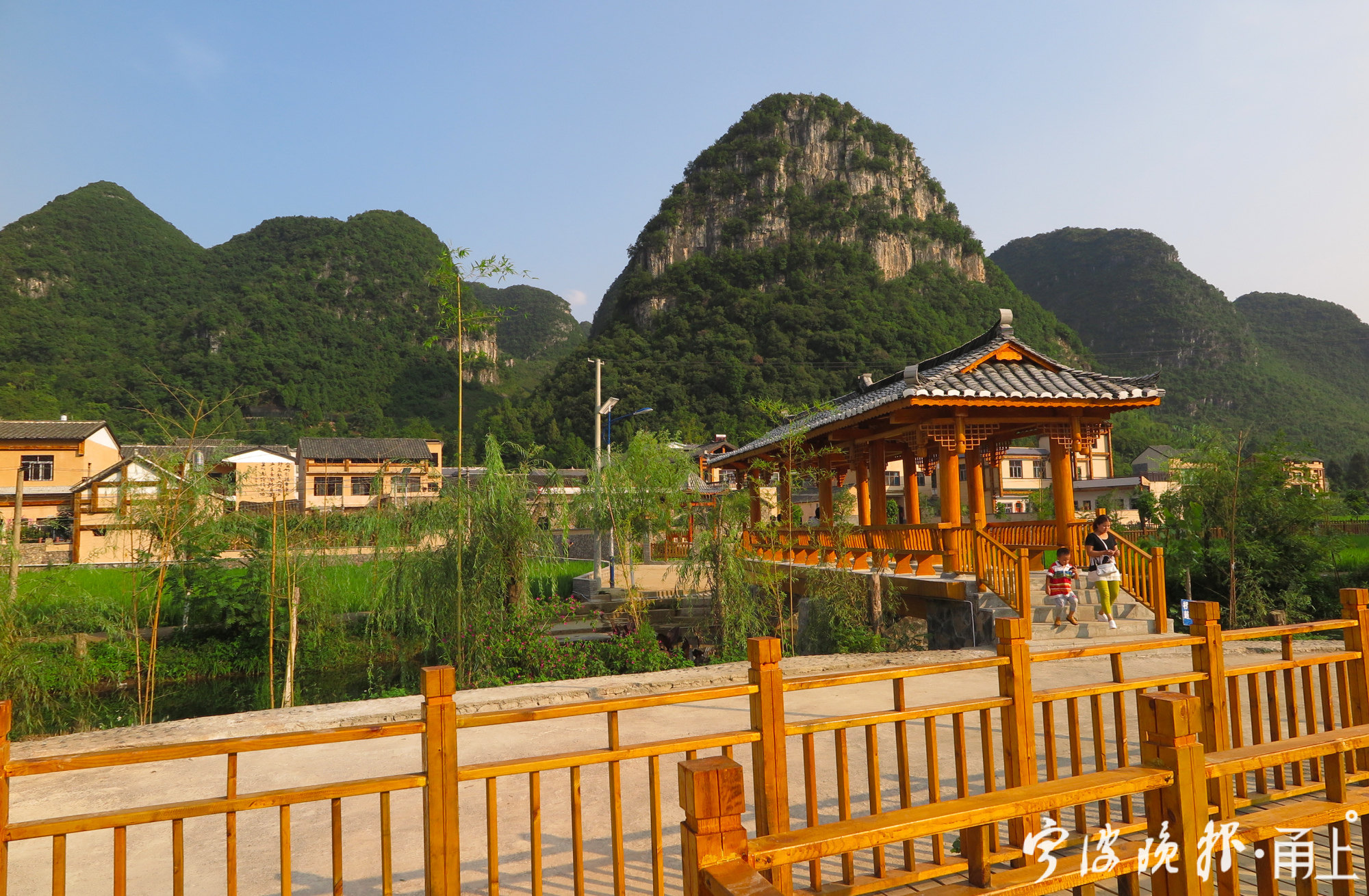 2015年8月,记者拍摄到的宁波帮扶的楼纳村的村貌. (2).jpg