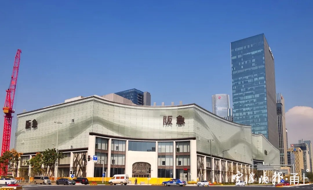 就到1号线与5号线换乘的海晏路站,就是目前宁波文化广场,宏泰广场和