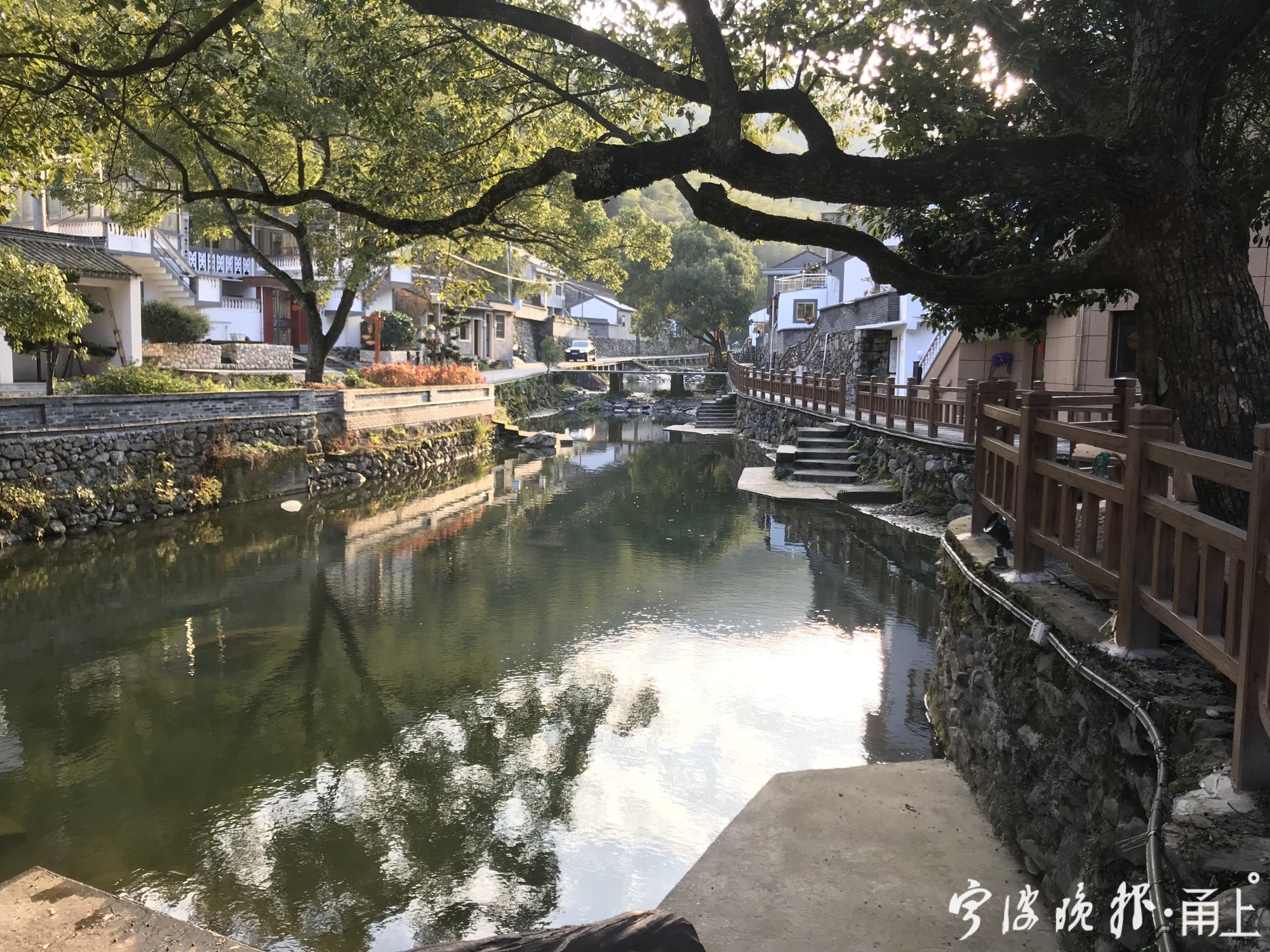 宁波这个村落被称为"宁波的香格里拉",有700年的历史,古树老屋都还在
