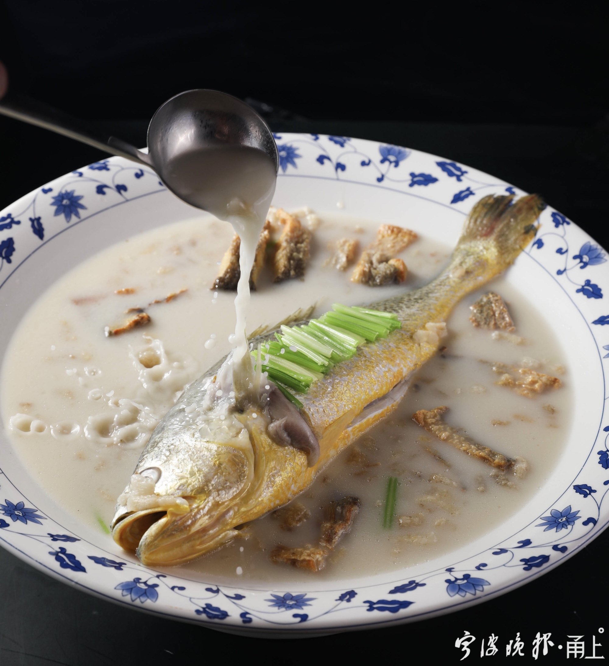 雪菜滑炒大黄鱼等创新宁波菜做法,也有川香沸腾大黄鱼,酸汤大黄鱼等