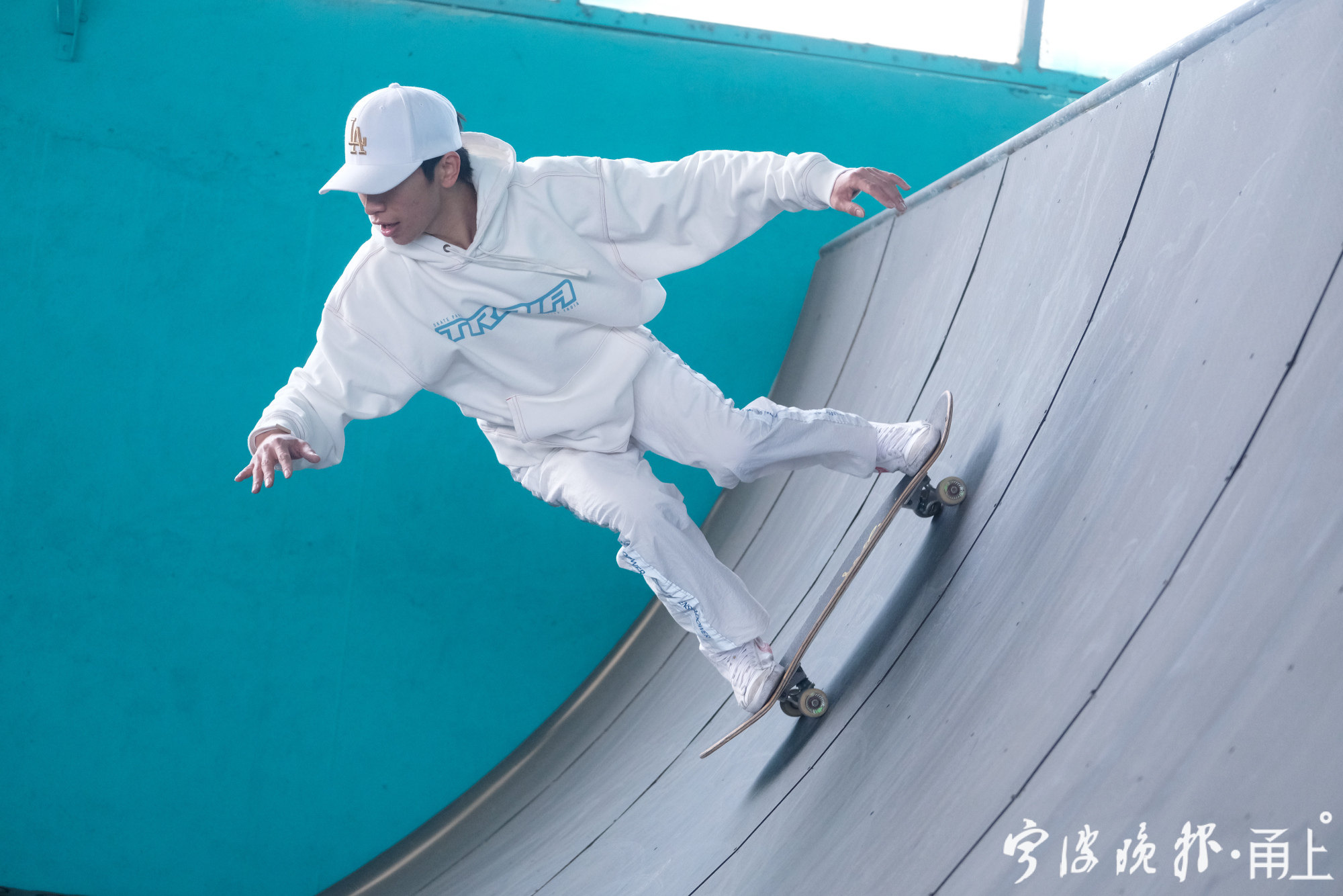 东钱湖附近位于宁波绕城高速桥下的"troia特洛伊滑板公园"本月开始