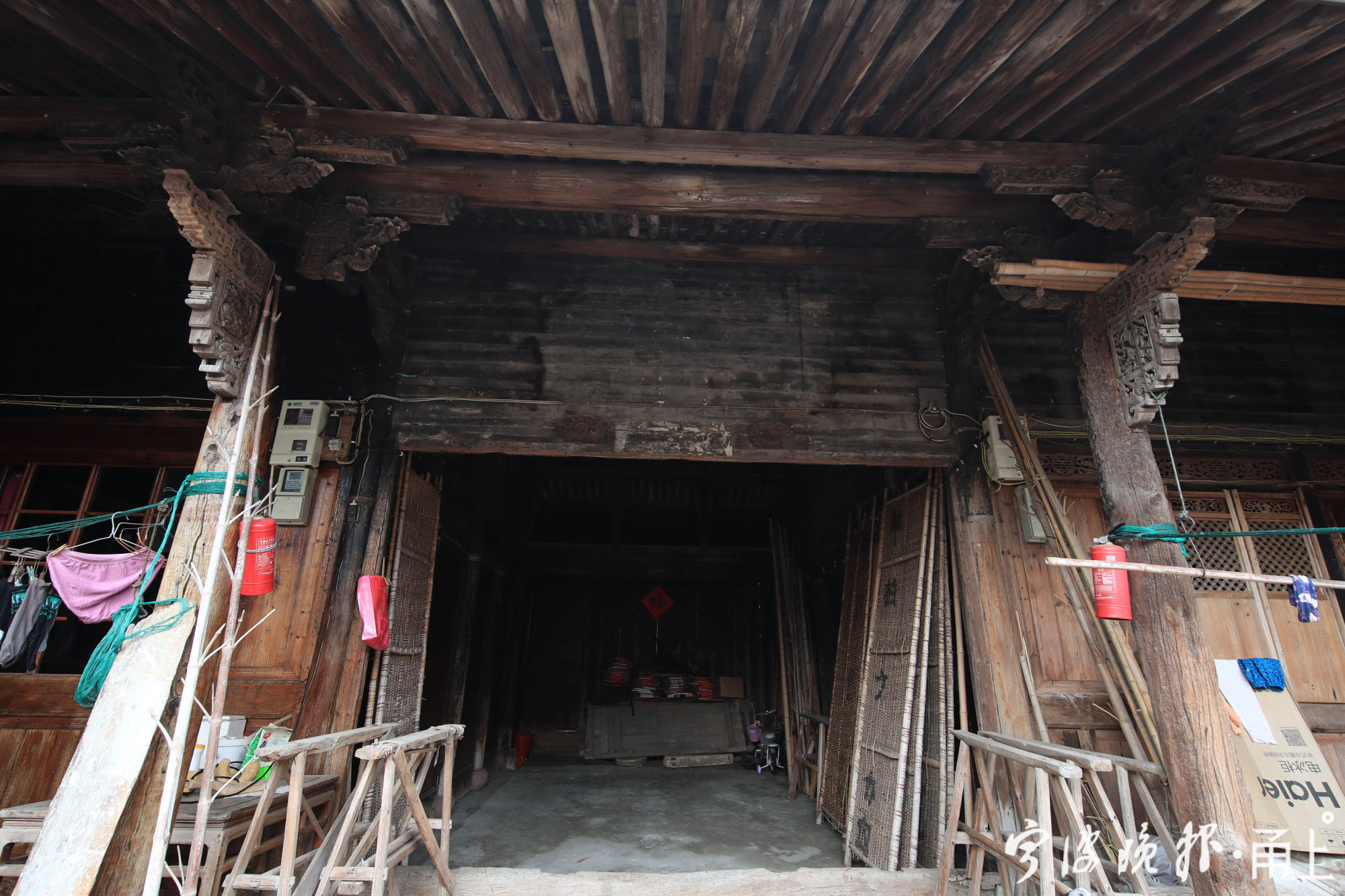 主人俞怀白先生是书法名家,新中国