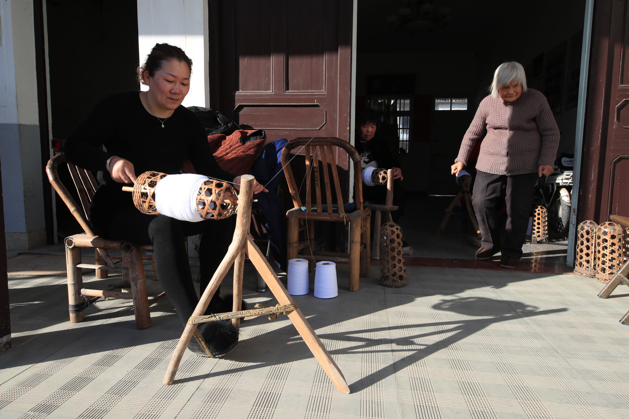 采姚花织越布余姚银发织女收徒传授土布纺织非遗技艺