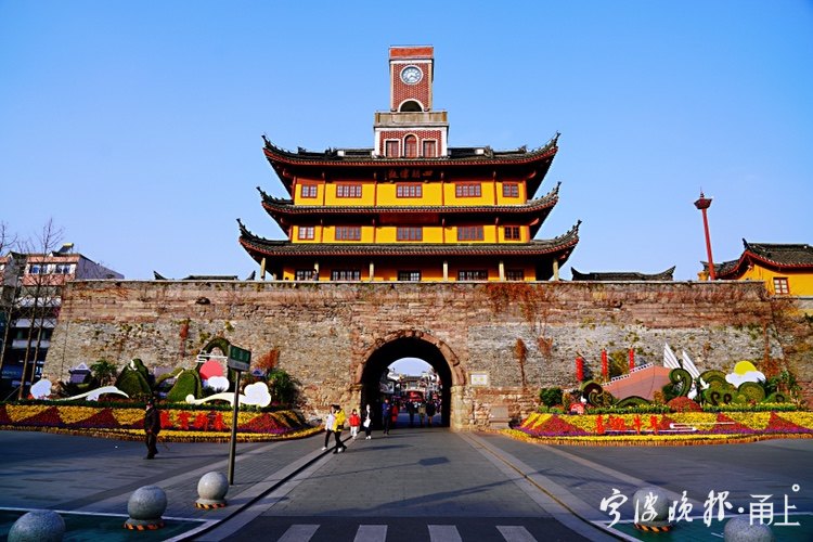 海曙区选取鼓楼,中山广场,月湖疏林广场,月湖宝奎巷口等点位,鄞州区在