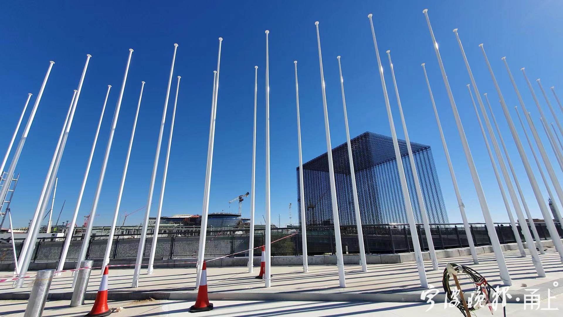 宁波产的1100根旗杆矗立在世博会现场