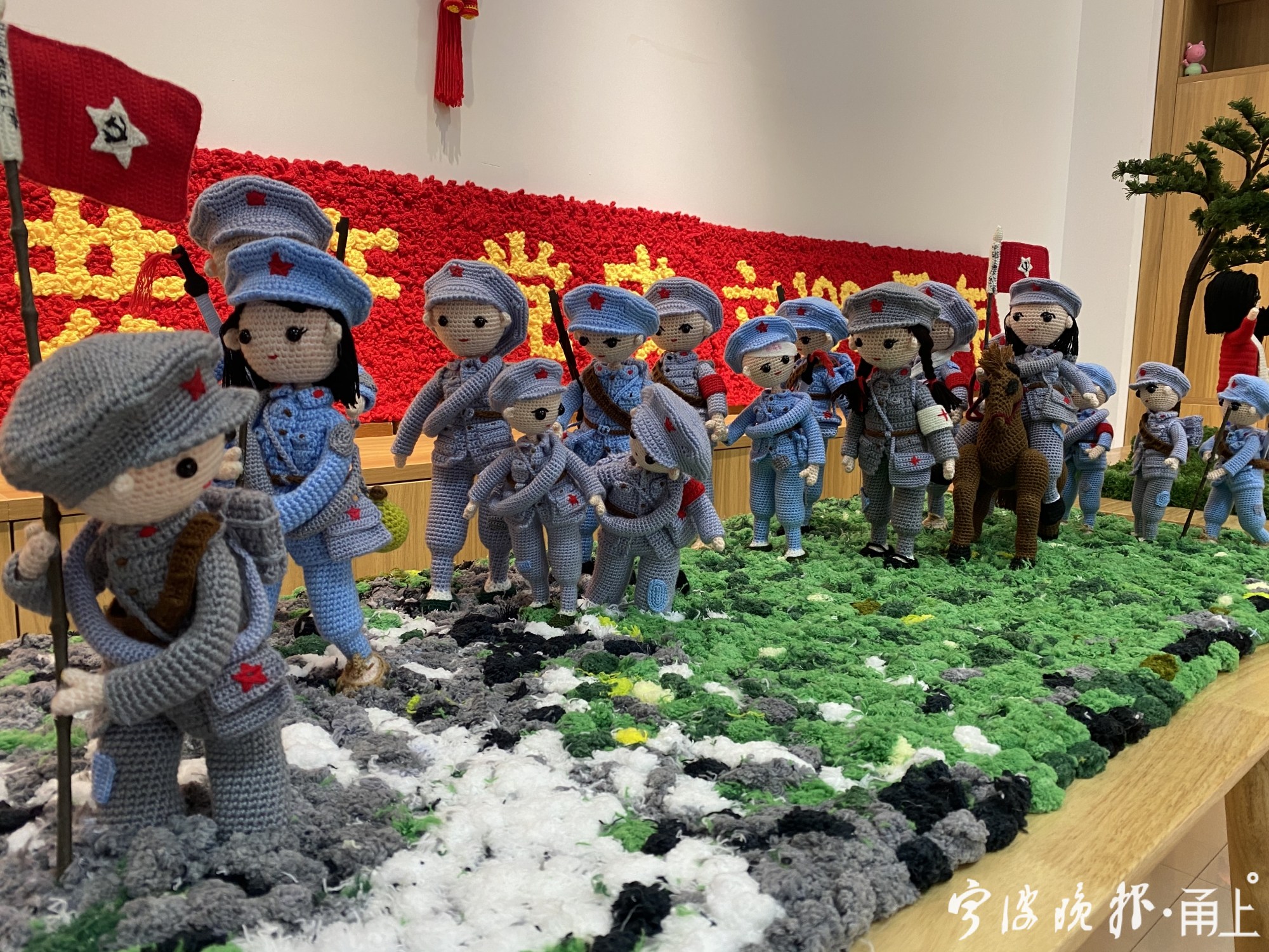 一针一线再现红军过草地情景,鄞州这群阿姨厉害了!