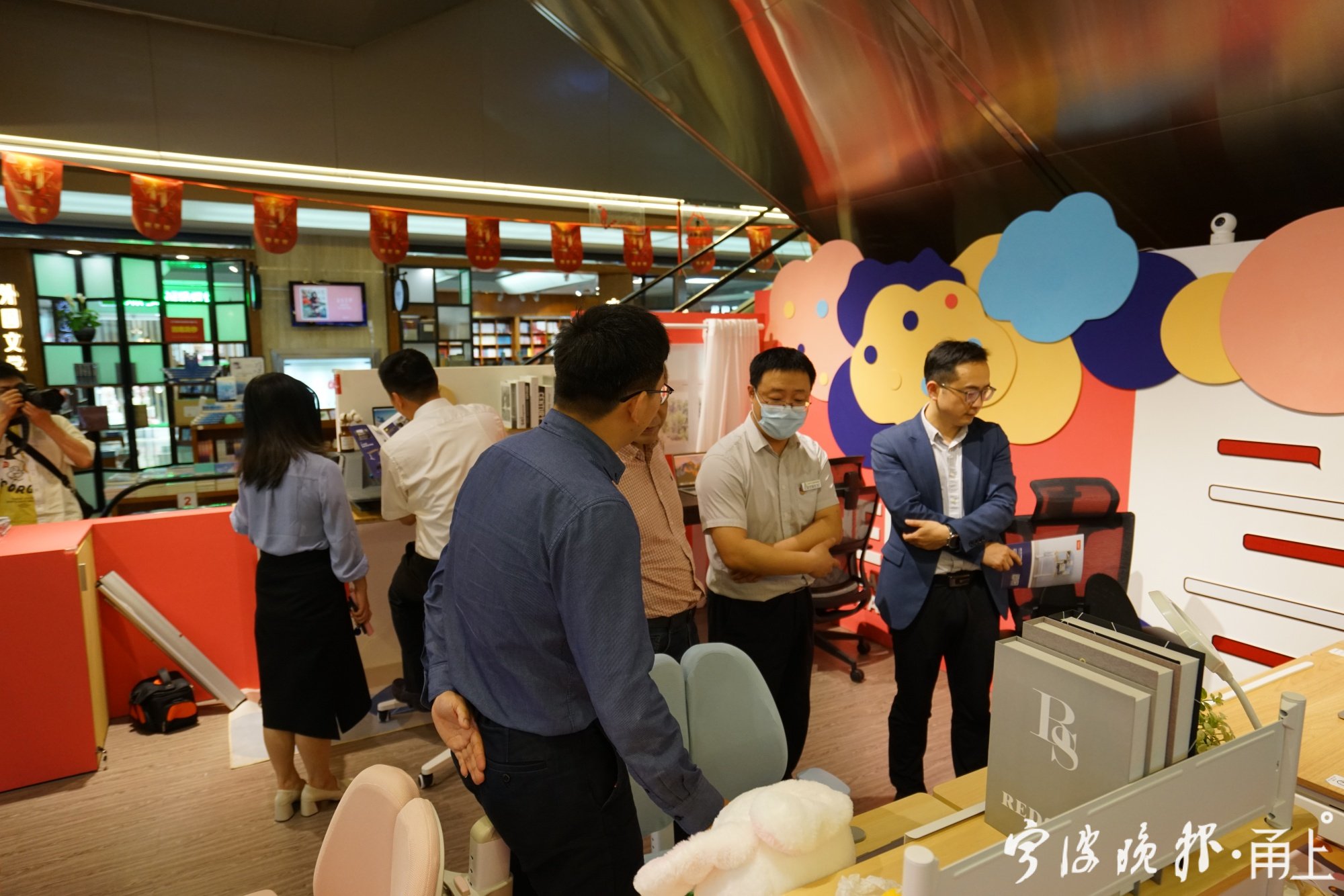 新华书店与乐歌股份跨界合作,乐歌官方体验店落户宁波书城