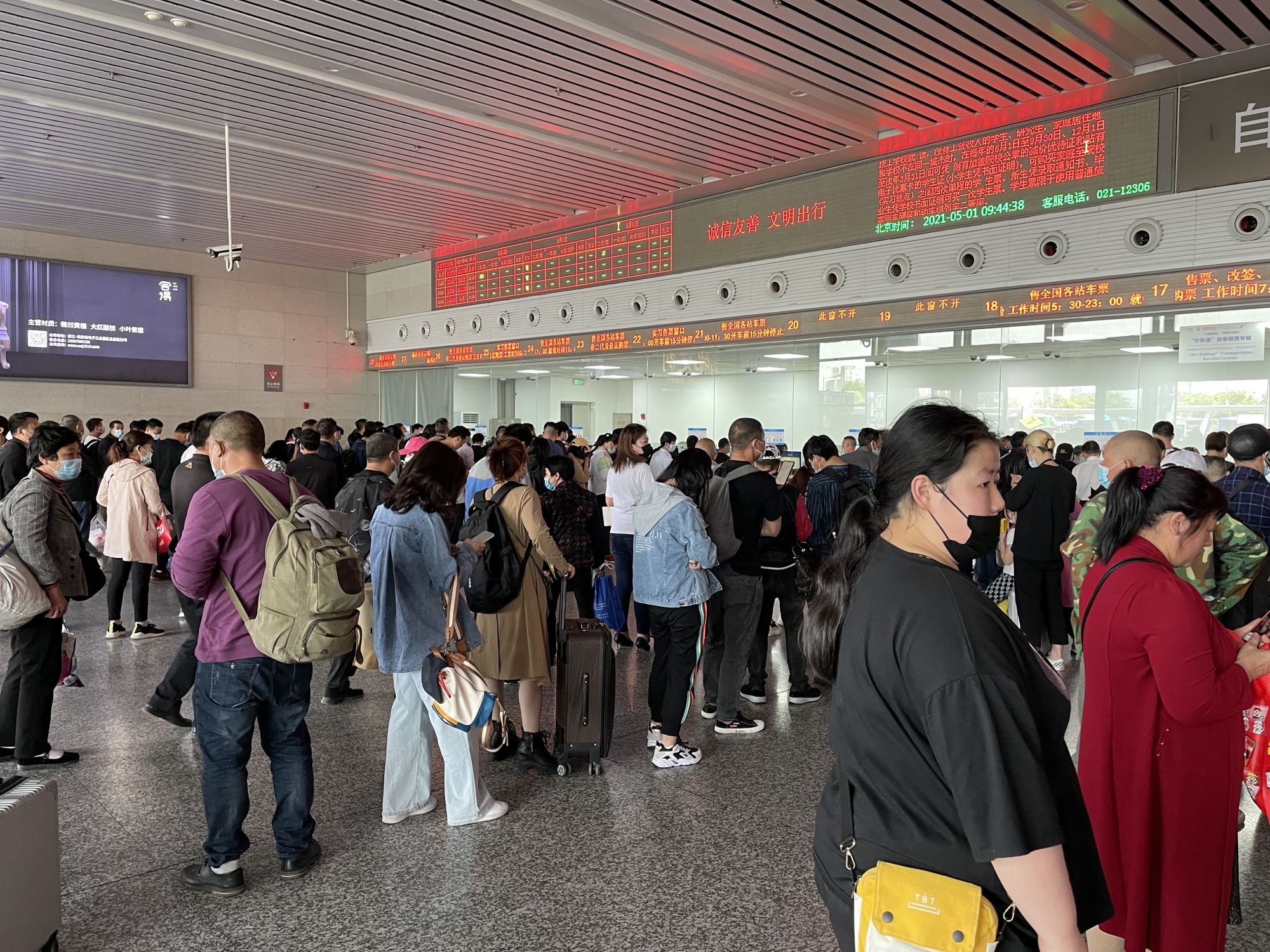 五一假期首日,宁波火车站预计开行列车268趟,平均五分钟一趟