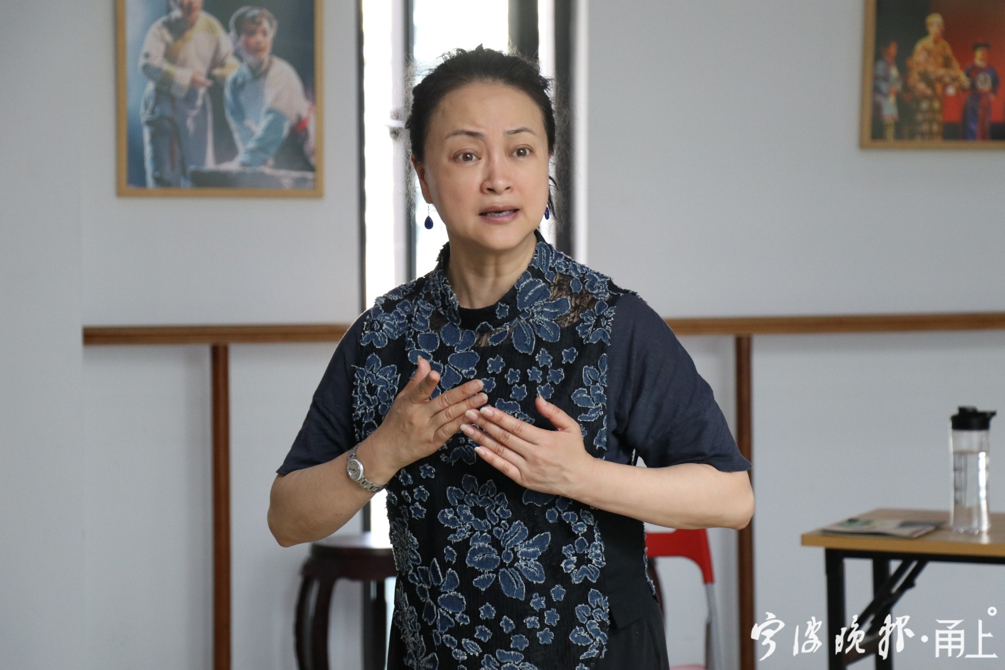 大型原创红色甬剧《众家姆妈》排练正酣,主演王锦文:剧中人物的革命