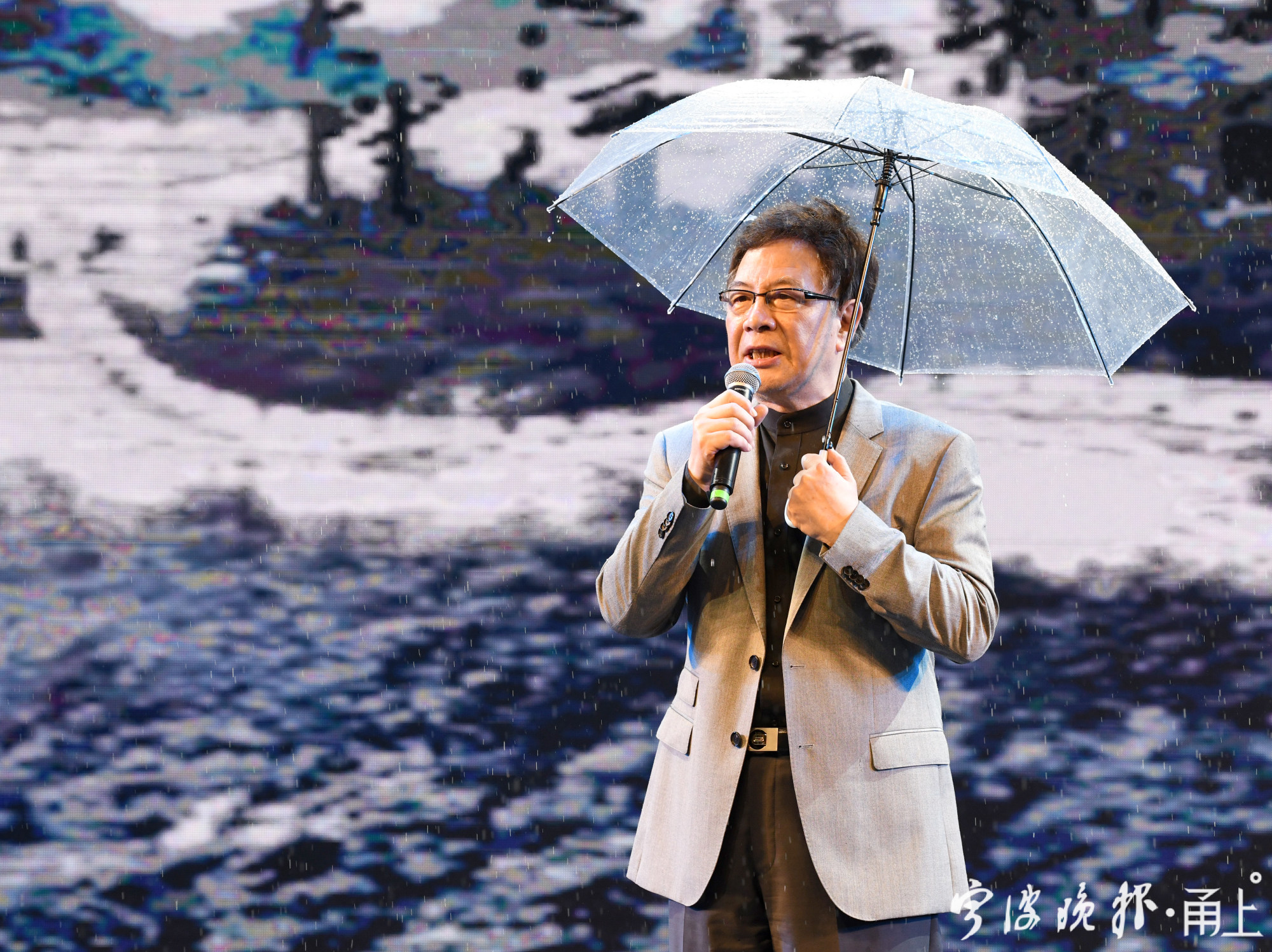 中国话剧艺术会华东分会副会长 陈少泽朗诵国家一级演员宋迎秋领诵