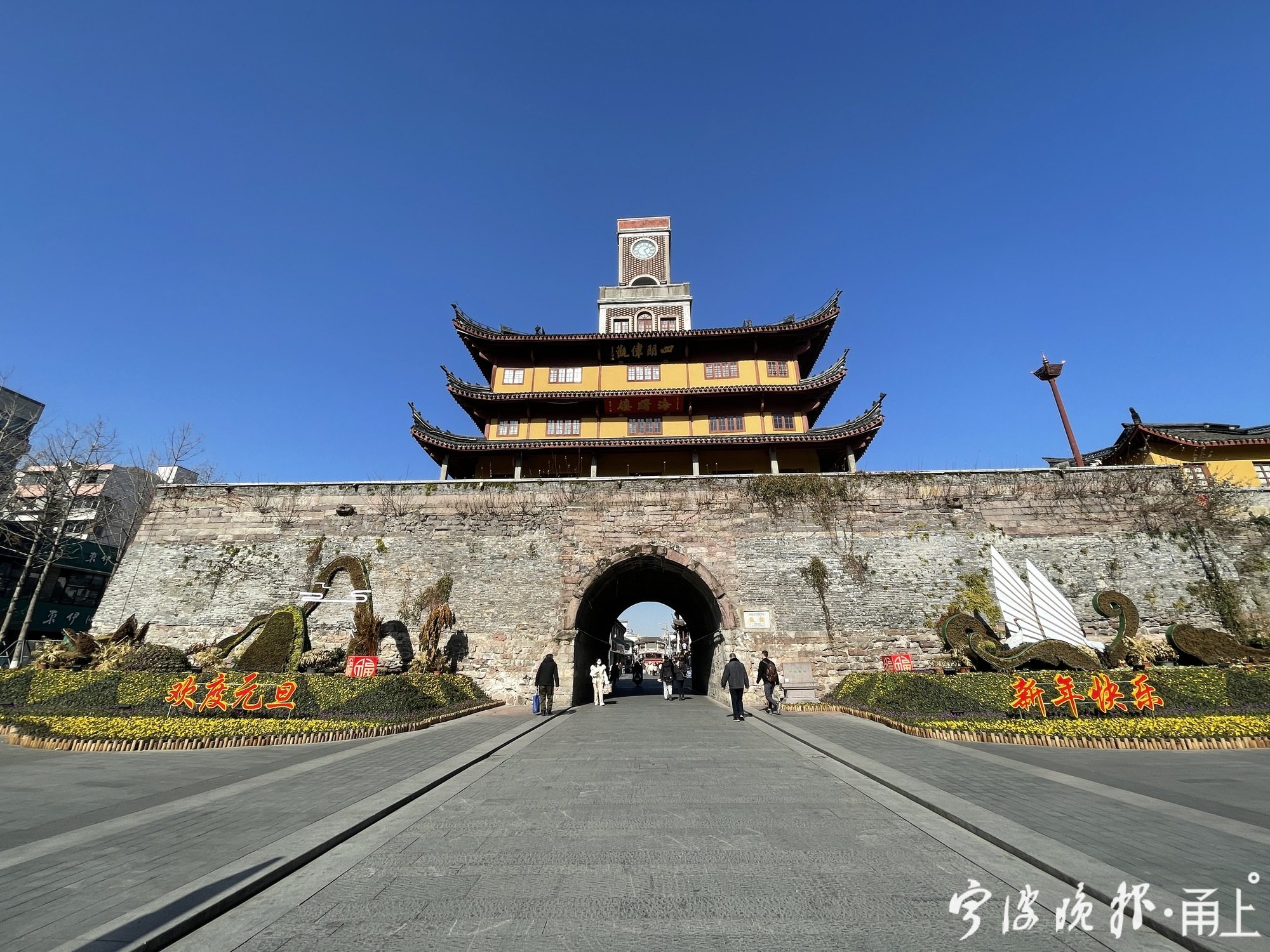 鼓楼是宁波现存唯一一段城楼  顾嘉懿/摄1986年12月8日,宁波被国务院