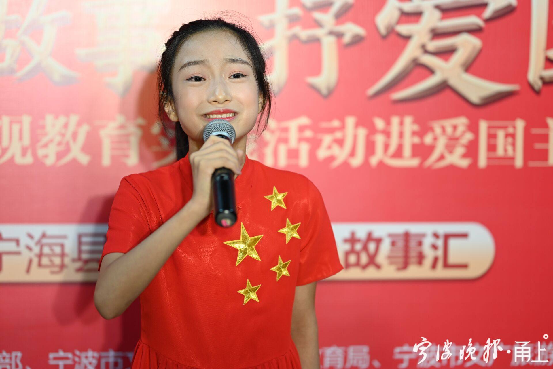 争做时代红娃宁海柔石故居亮起一抹红