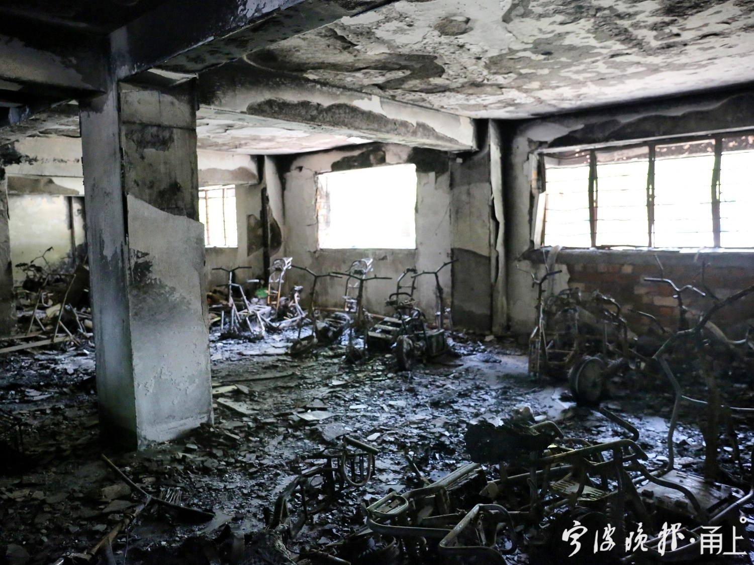 9月5日晚上的电动自行车火灾今年9月5日晚,鄞州区东城水岸小区架空层