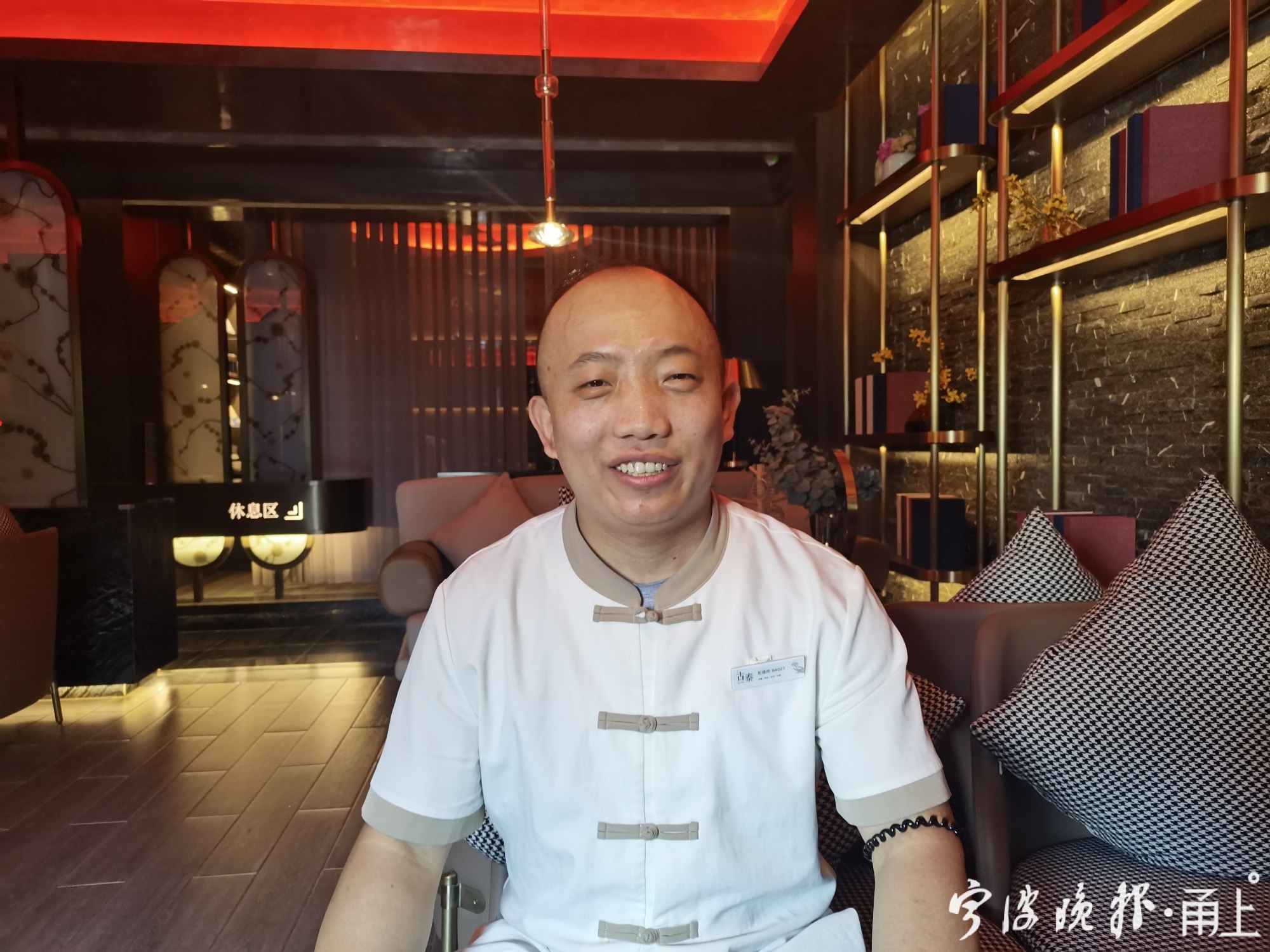 这位新宁波人坚持12年做义工如今成了义工团团长